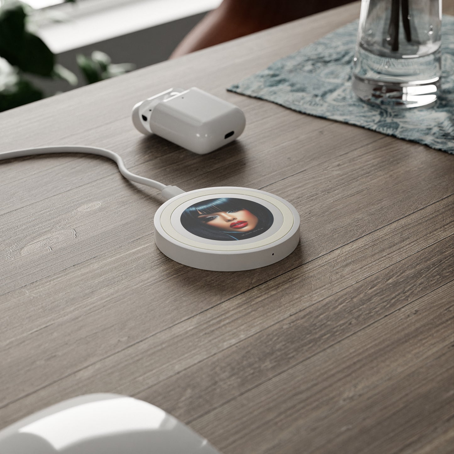 Stylish Wireless Charging Pad with Glamorous Design