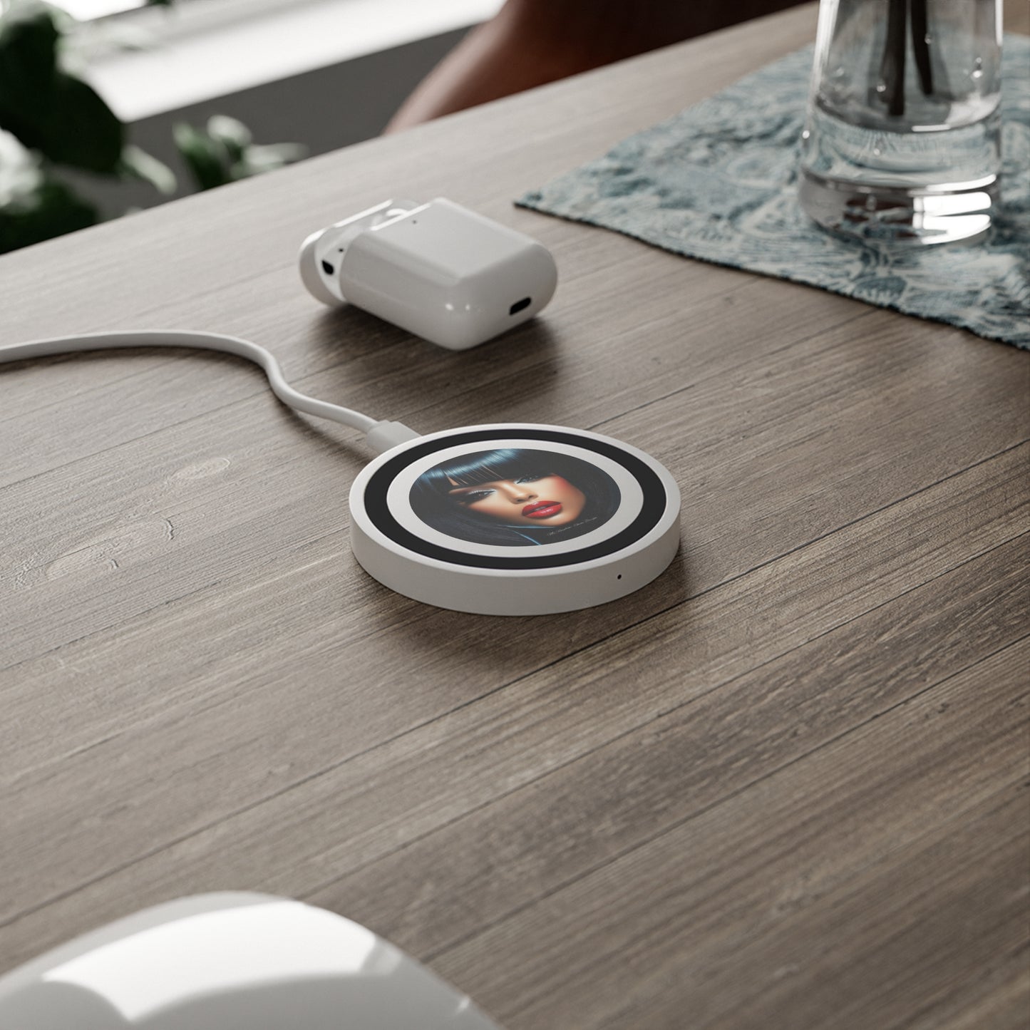 Stylish Wireless Charging Pad with Glamorous Design